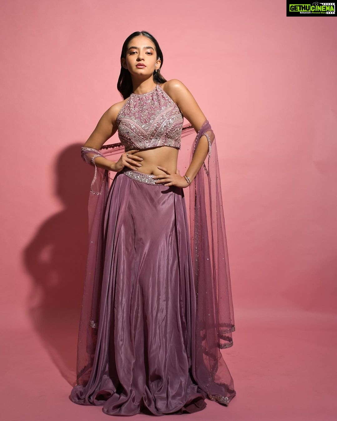 Anushka Sen Instagram - dancing in the moonlight 🌙 . Outfit @panihari_mumbai Jewellery @miranabymegha Styled by @stylingbyvictor @sohail__mughal___ Assisted by @styleby_antara @janvijain123 Makeup @makeupbysalonij Hair @hairbyradhika 📸 @miteshsphotography
