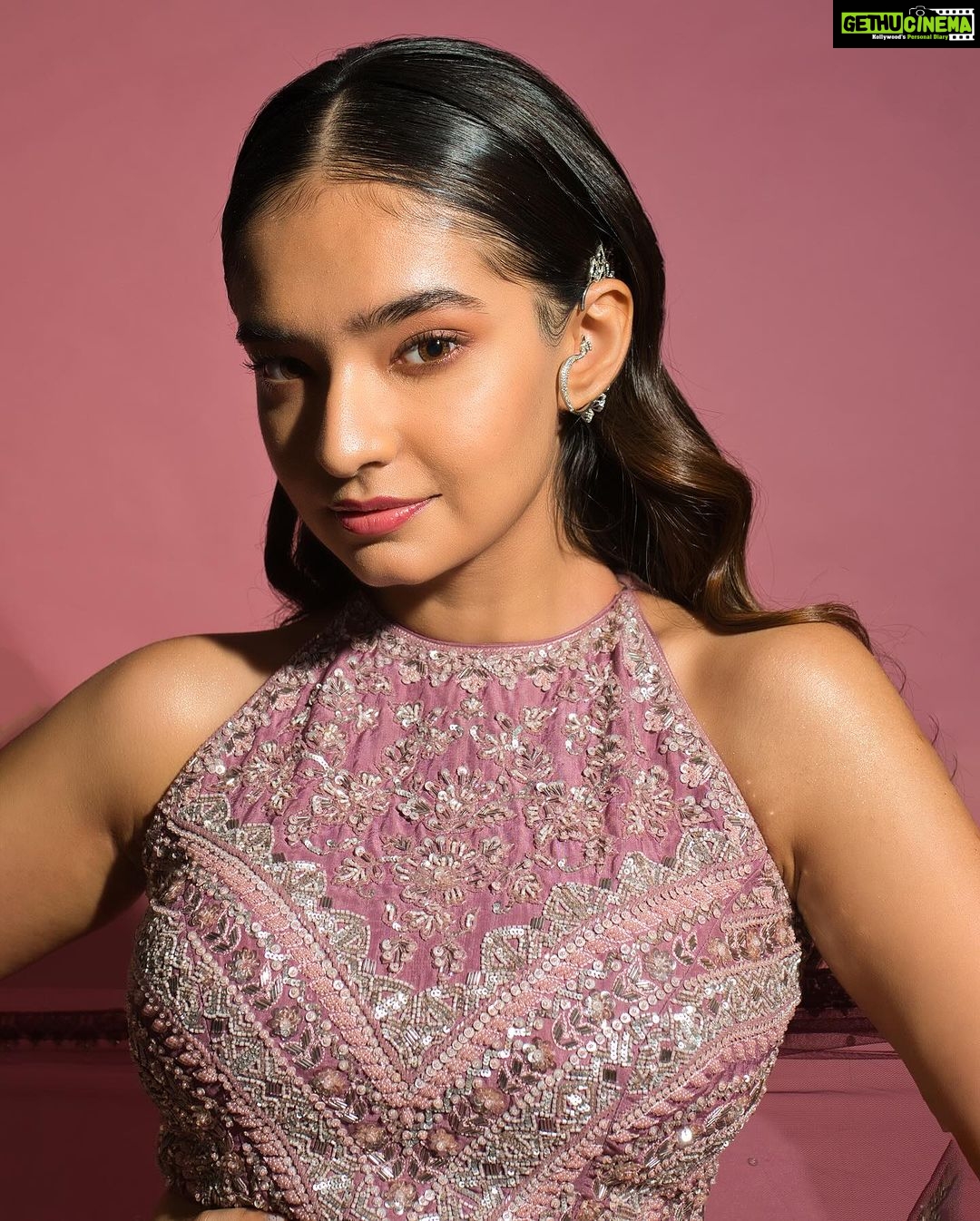 Anushka Sen Instagram - all the feels✨ . Outfit @panihari_mumbai Jewellery @miranabymegha Styled by @stylingbyvictor @sohail__mughal___ Assisted by @styleby_antara @janvijain123 Makeup @makeupbysalonij Hair @hairbyradhika 📸 @miteshsphotography