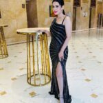Anusmriti Sarkar Instagram - Few hours in Delhi to promote our movie “Hum Tumhe Chahte Hain ✨🧿🧿 Outfit - @majesticbyjapnah Heels- @stevemadden Styling - @stylebyaaash #movie #promotion #black #custom #gown #event #release #sunday #as #anusmriti #anusmritisarkar Shangri-la Hotel, Delhi