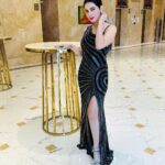 Anusmriti Sarkar Instagram - Few hours in Delhi to promote our movie “Hum Tumhe Chahte Hain ✨🧿🧿 Outfit - @majesticbyjapnah Heels- @stevemadden Styling - @stylebyaaash #movie #promotion #black #custom #gown #event #release #sunday #as #anusmriti #anusmritisarkar Shangri-la Hotel, Delhi