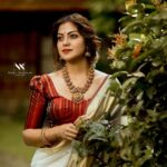 Anusree Instagram – നിന്റെ തിരുനടയില്‍ നറു
നെയ്ത്തിരി കതിരായ്
ആരുമറിയാതെ എന്നും വീണെരിഞ്ഞീടാം❤️❤️
…..
……
…..
…..
…..
…..

On Frame @anusree_luv 
MaH @pinkyvisal 
Outfit @kasavu_by_khajuraho
Jewells @meralda.jewels 
Styling @sabarinathk_ 
Saree draping @kp_thesareedrapist 
Location @kondai_lip_resort 
Assistant @nidhinmaniyan 
Grading @nixha_.d 
Assistant @___jagan____ 
Assistant @vijeeshachoos

shoot on 1dxmiii @canonindia_official Kondai Lip Backwater Heritage Resort Alappuzha