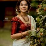 Anusree Instagram – നിന്റെ തിരുനടയില്‍ നറു
നെയ്ത്തിരി കതിരായ്
ആരുമറിയാതെ എന്നും വീണെരിഞ്ഞീടാം❤️❤️
…..
……
…..
…..
…..
…..

On Frame @anusree_luv 
MaH @pinkyvisal 
Outfit @kasavu_by_khajuraho
Jewells @meralda.jewels 
Styling @sabarinathk_ 
Saree draping @kp_thesareedrapist 
Location @kondai_lip_resort 
Assistant @nidhinmaniyan 
Grading @nixha_.d 
Assistant @___jagan____ 
Assistant @vijeeshachoos

shoot on 1dxmiii @canonindia_official Kondai Lip Backwater Heritage Resort Alappuzha