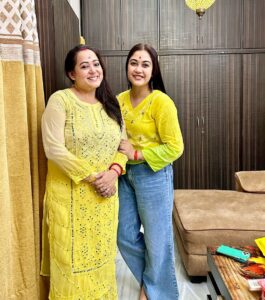Aparajita Auddy Instagram - প্রত্যেক বছরের লক্ষী পুজোটা যেন তোমাদের সাথে এরাম ই কাটে 😊❤️।।
#lokkhipujo #herhouse #didi #loveyou
