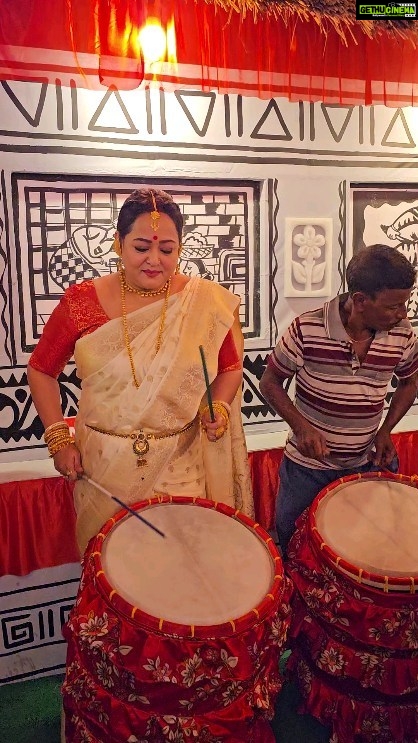 Aparajita Auddy Instagram - পুজোয় যদি ঢাক না বাজালাম লাভ কি হল।#Instagram #festival #durgapuja#dhakk