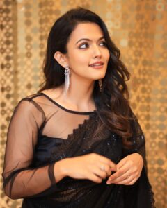 Aparna Das Instagram - This saree and this day ❤️‍🔥
#black 

Styling: @gayathribalasubramanian21 
Outfit: @hafsaaddotcom
Accessories: @fineshinejewels
Pc: @varuun.jpg
HMU: @teamdiamondartistry