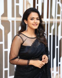 Aparna Das Instagram - This saree and this day ❤️‍🔥
#black 

Styling: @gayathribalasubramanian21 
Outfit: @hafsaaddotcom
Accessories: @fineshinejewels
Pc: @varuun.jpg
HMU: @teamdiamondartistry