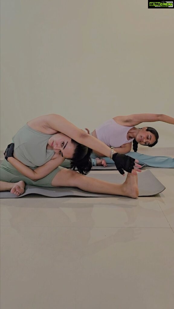 Apoorva Arora Instagram - योग girls 🧘‍♀️ #yoga #yogainspiration #yogaflow #yogagram