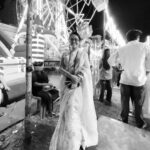 Apoorva Arora Instagram – जो दिन के उजाले में ना मिला, दिल ढूंढें ऐसे सपने को, इस रात की जगमग में डूबी, मैं ढूंढ रही हूँ अपने को

गीत- ये रात भीगी भीगी 
गीतकार- शैलेंद्र 

📸- @banerjeeeeeeee