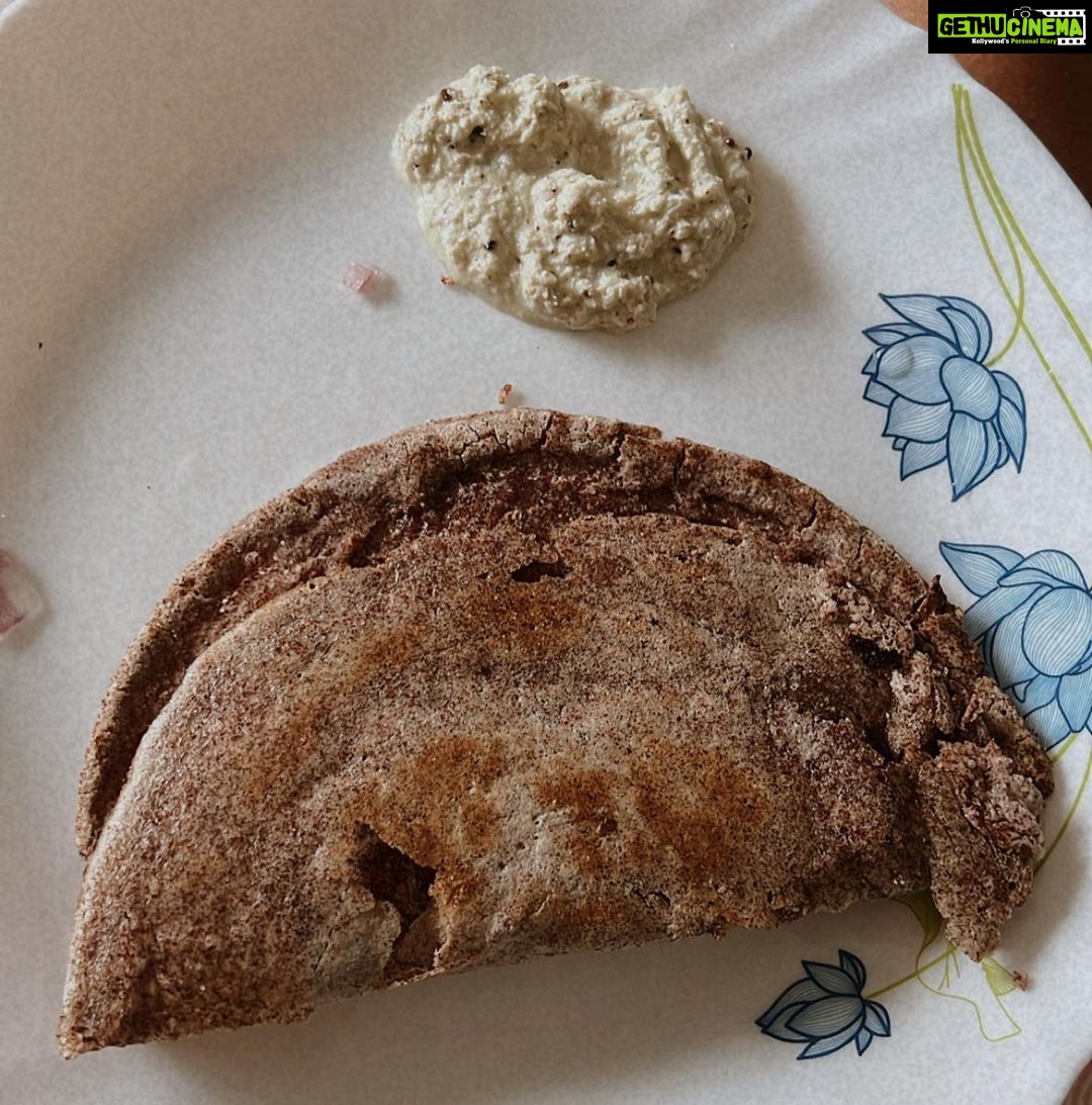 Apoorva Arora Instagram - #BreakfastWithLosers My absolute favourite meal of the day is breakfast. It’s the reason I go to sleep at night, it’s the reason I wake up in the morning, I plan my life around breakfast plans, I plan my grocery shopping according to my breakfast I got a dollar for every time I typed breakfast, bought breakfast with that too.