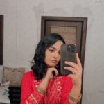 Apoorva Arora Instagram - “Mushkilein hal hain tumhi se ya tum hi ho mushkilein” jaisa sawaal agar poochna pade toh aapko bohot tezi se bhaagna chahiye