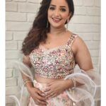Apurva Nemlekar Instagram – .
Be the reason someone smiles today❤️
.
Styled by – @pratibimb_by_ashwinibhosale_14 
@pratibimbtherentalboutique

Jewellery – @apoorvacollections.in 

Pc – @aneket.flp 
.
#apurvanemlekar #saavni💃
#premachigoshtaonstarpravah 
#aartigharagharatali #StarPravah #apoorvacollections #hazeleyes #ladyofwords #grace