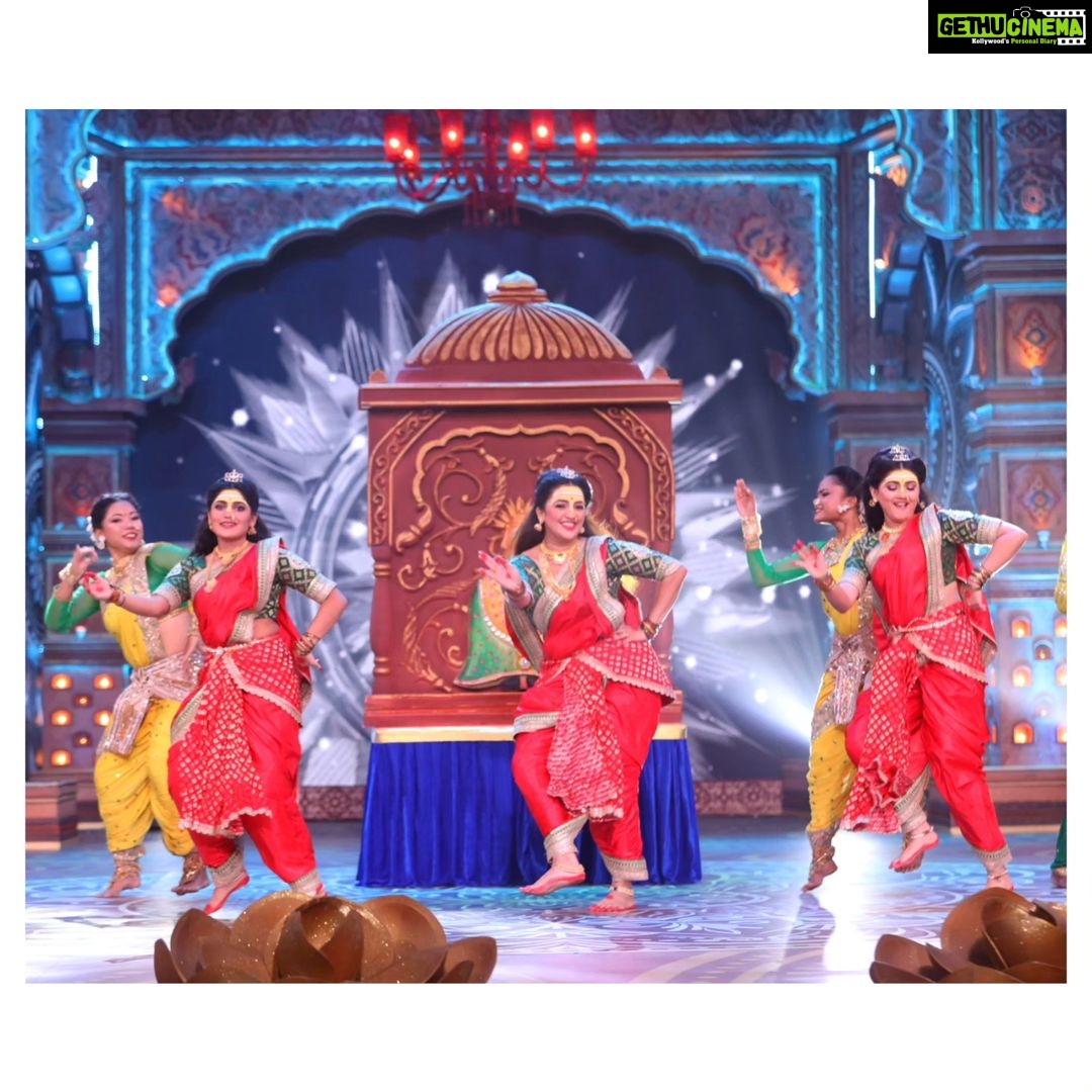Apurva Nemlekar Instagram - . स्टार प्रवाह गणेशोत्सव 2023 !!आरती घराघरातली !! पाहायला विसरू नका २४ सप्टेंबर, संध्याकाळी ७ वाजता आपल्या स्टार प्रवाह वर. . @star_pravah @shashisumeetproductions . #premachigoshtaonstarpravah #apurvanemlekar #StarPravah #saavni💃 #aartigharagharatali #ganeshotsav #ganeshotsav2023