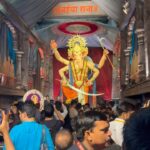 Apurva Nemlekar Instagram – मुंबईच्या राजाचा विजय असो 🙏🏻🍀 @raja_mumbaicha 

🎥: @musafirhumainn 

#apurvanemlekar  #ganeshgalli  #mumbaicharaja 
#ganeshutsav #maharashtra #biggestfestivalofmaharashtra #mumbai #musafirhumainn Mumbai, Maharashtra