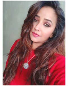 Apurva Nemlekar Instagram - ❤️
.
#apurvanemlekar #ladyofwords #iamwhoiam #hazeleyes #eyesthatspeak