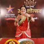 Apurva Nemlekar Instagram – अशा पद्धतीने तुम्ही दुर्वांची जुडी बांधू शकता का…?

पहा #StarPravahGaneshotsav2023 on 24th September, 7 PM Star प्रवाहवर….
‘Star प्रवाह गणेशोत्सव २०२३’
।। आरती घराघरातली ।।
#AartiGharagharatali #Ganeshotsav2023 #StarPravah
