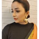 Apurva Nemlekar Instagram – .
Let the sparkle of your soul shine 💖
.
Pc – @rishiiszc 
.
#apurvanemlekar #ladyofwords #sparkle #glitter #pink #sareelover #saavni💃 #iamdwayiam #goldenheart #fashion #saree #premachigoshtaonstarpravah #StarPravah #hazeleyes