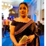 Apurva Nemlekar Instagram - . When glam strikes, it’s electrifying..💃 . Pc - @24_7kalakar Makeup - @makeupartist_9201 . #apurvanemlekar #premachigoshtaonstarpravah #saavni💃 #StarPravah #ladyinblack #ladyofwords #ladywithgrace #hazeleyes #blacksaree #glamorous #sareelover