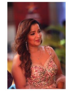 Apurva Nemlekar Instagram - Some candid shots by @prasadtt1 
Thank you 😊
.
Styled by - @pratibimb_by_ashwinibhosale_14
@pratibimbtherentalboutique 

Jewellery - @apoorvacollections.in 
.
#apurvanemlekar #aartigharagharatali #StarPravah #candid #candidphotography #saavni💃 #premachigoshtaonstarpravah