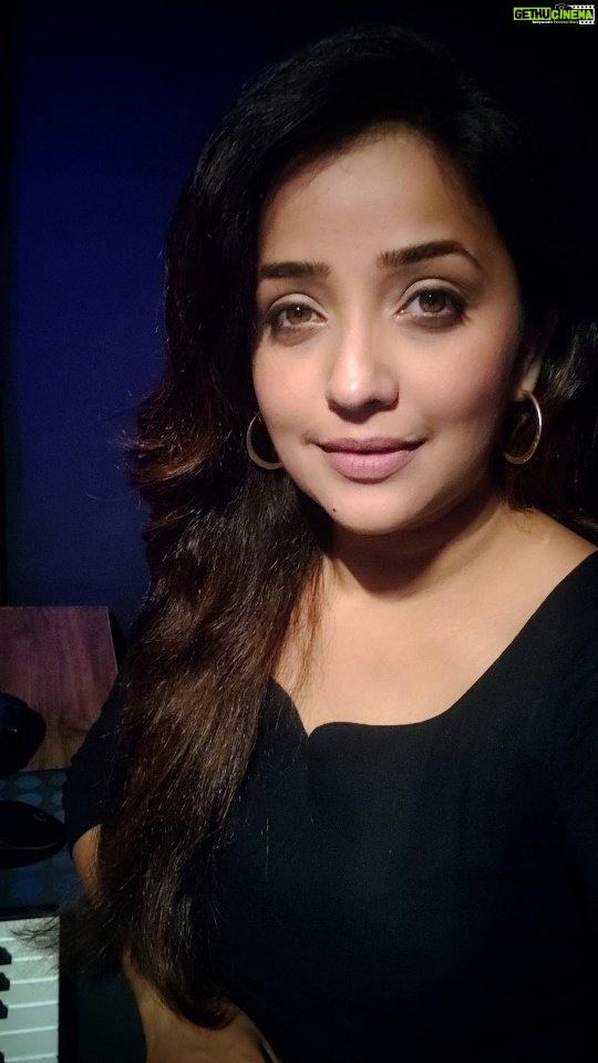 Apurva Nemlekar Instagram - . Just stuck to these lines ❤️ . Music by - @zerocrackersmusic . #apurvanemlekar #geharaiyan #ladyofwords #shevanta #shevantalovers #musiclover #apurvafanclub #apurvabiggboss #apurvanemlekarfans #juststucktotheselines #hindisongs #loveformusic #hazeleyes #singing #passion #music #musiclover