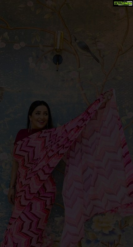 Apurva Nemlekar Instagram - Just shine bright ☀️ . VC - @24_7kalakar . #apurvanemlekar #saavni💃 #starpravah #premachigoshtonstarpravah #pink #saree #hazeleyes