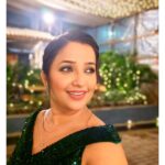 Apurva Nemlekar Instagram - . Paha 'Dhinchyak Diwali 2023' aaj, 7pm @star_pravah var. . Styled by - @pratibimbtherentalboutique @pratibimb_by_ashwinibhosale_14 Jewellery - @apoorvacollections.in . #apurvanemlekar #greengown #green #hazeleyes #starpravah #diamonds #starrynight #slay #dhinchyakdiwali2023