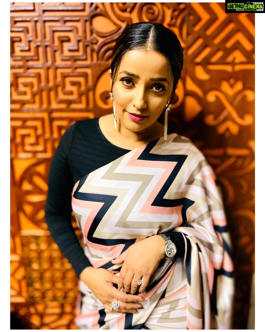 Apurva Nemlekar Instagram - . Set limits, not everyone deserves your vibes. . Pc - @24_7kalakar Makeup - @manya.utekar . #apurvanemlekar #StarPravah #premachigoshtaonstarpravah #saavni💃