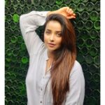 Apurva Nemlekar Instagram - . Life is tough, my darling, but so are you ❤️ . Pc - @swamininemlekar . #apurvanemlekar #white #ladyofwords #tough #hazeleyes Kondan 'The Retreat'