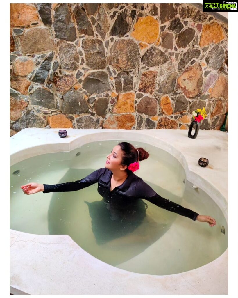 Apurva Nemlekar Instagram - . Relax and rejuvenate as many times as needed ! . #apurvanemlekar #relax #rejuvenation #blackdress #jacuzzi #vacation #apurvanemlekarfans #hazeleyes #ladyofwords Kondan 'The Retreat'