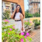 Apurva Nemlekar Instagram - . Felt cute and won't delete it later because a special photographer captured these moments ❤️ . Pc - Adika the cutie 🥰 . #apurvanemlekar #adika #cuteniece #peachdress #dress #hazeleyes #iamwhoiam #ladyofwords #beingme