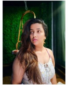 Apurva Nemlekar Instagram - .
Beauty begins the moment you decide to be yourself ❤️
.
#apurvanemlekar #selflove #hazeleyes #white #whitedress #hazel #iamwhoiam #ladyofwords