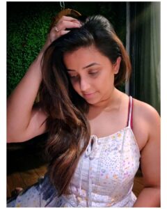 Apurva Nemlekar Instagram - .
Beauty begins the moment you decide to be yourself ❤️
.
#apurvanemlekar #selflove #hazeleyes #white #whitedress #hazel #iamwhoiam #ladyofwords