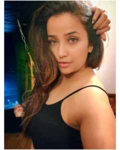 Apurva Nemlekar Instagram - .
... She talks kinda lazy
And people say she's crazy
And her life's a mystery
Oh, but Love grows where my Rosemary goes
And nobody knows like me
.
#apurvanemlekar #crazy #mystery #rosemary #love #hazeleyes #inlovewithme #black