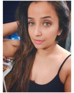 Apurva Nemlekar Instagram - .
... She talks kinda lazy
And people say she's crazy
And her life's a mystery
Oh, but Love grows where my Rosemary goes
And nobody knows like me
.
#apurvanemlekar #crazy #mystery #rosemary #love #hazeleyes #inlovewithme #black
