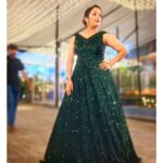 Apurva Nemlekar Instagram - . Paha 'Dhinchyak Diwali 2023' aaj, 7pm @star_pravah var. . Styled by - @pratibimbtherentalboutique @pratibimb_by_ashwinibhosale_14 Jewellery - @apoorvacollections.in . #apurvanemlekar #greengown #green #hazeleyes #starpravah #diamonds #starrynight #slay #dhinchyakdiwali2023