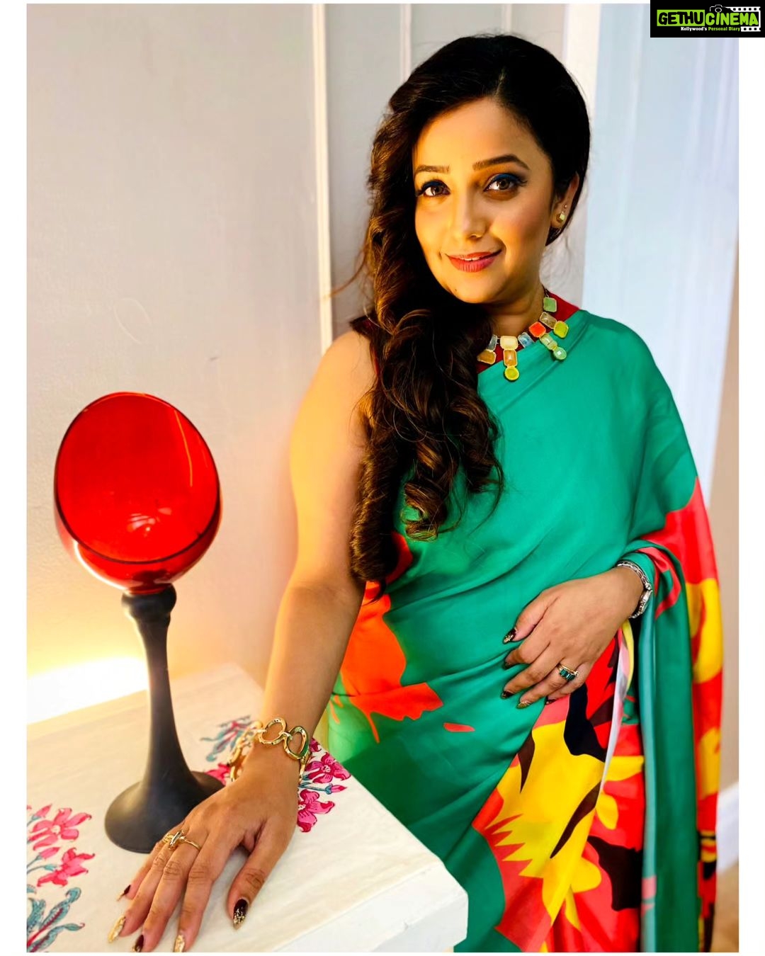 Apurva Nemlekar Instagram - . Wake up, slay, stay glamorous & repeat… . Pc - @24_7kalakar . #apurvanemlekar #saavni💃 #hazeleyes #premachigoshtonstarpravah #starpravah #classy #saree #fashion #fashionista