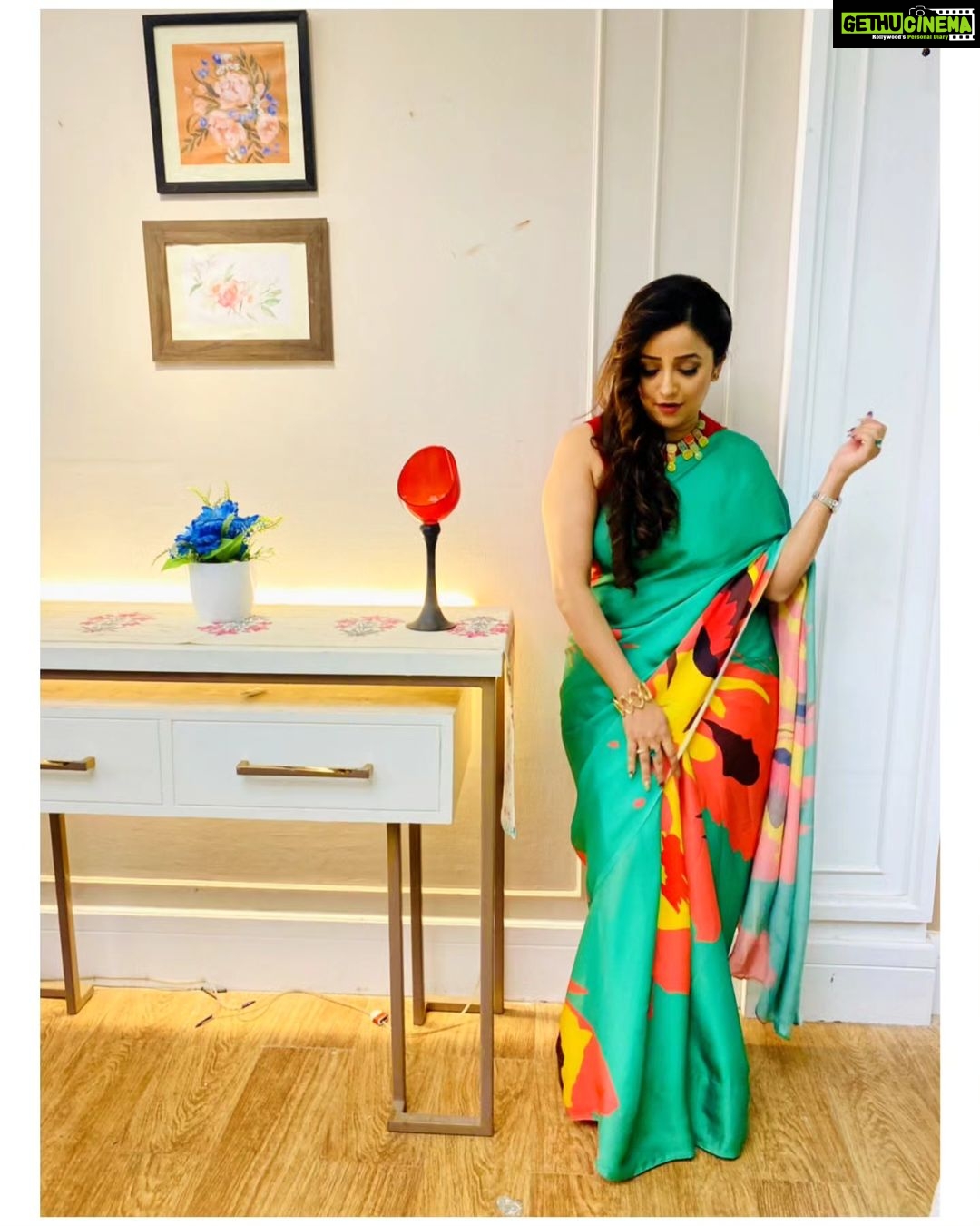 Apurva Nemlekar Instagram - . Wake up, slay, stay glamorous & repeat… . Pc - @24_7kalakar . #apurvanemlekar #saavni💃 #hazeleyes #premachigoshtonstarpravah #starpravah #classy #saree #fashion #fashionista