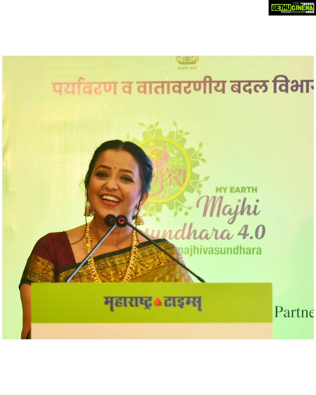 Apurva Nemlekar Instagram - . दूषित पर्यवरणामुळे मानवी जीवन धोक्यात आले आहे.त्यामुळे पर्यावरण रक्षण ही आता सर्वाची जबादारी बनली आहे .पर्यावरण रक्षणाचा संदेश देत यावर्षी बहुतांशी गणेश मंडळांनी पर्यावरण पूरक गणेशमूर्तीची प्रतिषठापना केली होती.. यामध्ये पर्यावरण पूरक उत्कृष्ट सादरीकरण करणाऱ्या मंडळांना महाराष्ट्र प्रदूषण नियंत्रण मंडळ असोसिएट स्पॉन्सर महानगर गॅस, द स्लीप कंपनी टेक स्पॉन्सर आसुस, यांच्या माध्यमातून महाराष्ट्र टाइम्स तर्फे दिल्या जाणाऱ्या ' टाइम्स ग्रीन गणेश ' या पुरस्काराचे वितरण नुकतेच वाय. बी चव्हाण सेंटर नरिमन पॉइंट येथे पार पडले. या सन्मान सोहळ्यास उपस्थित राहून. पर्यावरण रक्षणाच्या अत्यंत चांगल्या कामात खारीचा वाटा उचलण्याचे भाग्य मला लाभले.. ही संधी महाराष्ट्र टाइम्स आणि स्टार प्रवाह ने मला दिली त्याबद्दल त्यांचे मनपुर्वक धन्यवाद.!!🙏🏻 @maharashtratimesonline @mumbaitimes @mpcb_official @star_pravah . #apurvanemlekar #premachigoshtaonstarpravah #saavni💃 #maharashtratimes #mumbaitimes #maharashtrapollutioncontrolboard #starpravah #timesgreenganesha Y B Chavan Centre