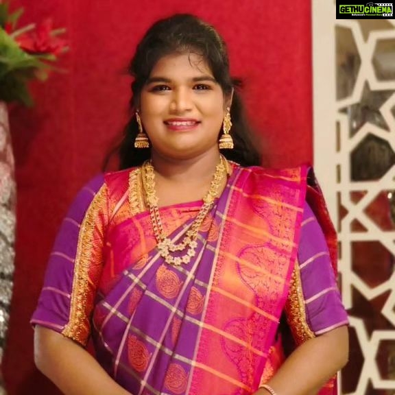 Aranthangi Nisha Instagram - நேற்று மயிலாடுதுறையில் ஒரு திருமண நிகழ்ச்சியில் எங்களுடைய கலை நிகழ்ச்சி சகோதரர் ஈரோடு மகேஷ் அவர்கள் தலைமையில் சிறப்பாக நடைபெற்றது...... நிகழ்ச்சியை ரசித்து எங்களை ஊக்கப்படுத்திய ரசிகர்களுக்கு நன்றி......