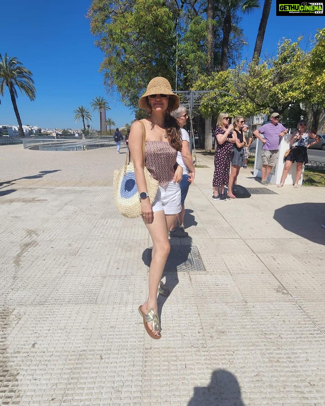 Archana Instagram - FreYnds topi pehen lo 0ctober heat One of the hottest most polluted October’s of mumbai Seville, Spain