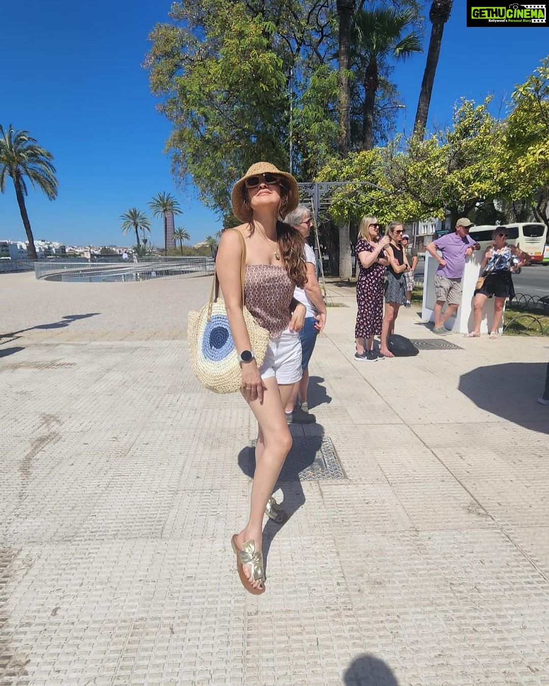 Archana Instagram - FreYnds topi pehen lo 0ctober heat One of the hottest most polluted October’s of mumbai Seville, Spain