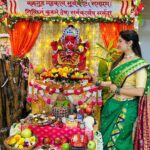 Archana Gupta Instagram - Bappa bless all of us 🙏🏻🌺🙏🏻 . . . . . . . . #ganpatibappamorya #ganpatifestival #blessings #positivity #tradition #culture #archannaguptaa #sareelove #indianattire #trending #fyp #bappamorya #marathimulgi #navari #maharastra_ig #maharashtra Mumbai, Maharashtra
