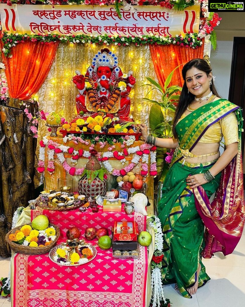 Archana Gupta Instagram - Bappa bless all of us 🙏🏻🌺🙏🏻 . . . . . . . . #ganpatibappamorya #ganpatifestival #blessings #positivity #tradition #culture #archannaguptaa #sareelove #indianattire #trending #fyp #bappamorya #marathimulgi #navari #maharastra_ig #maharashtra Mumbai, Maharashtra