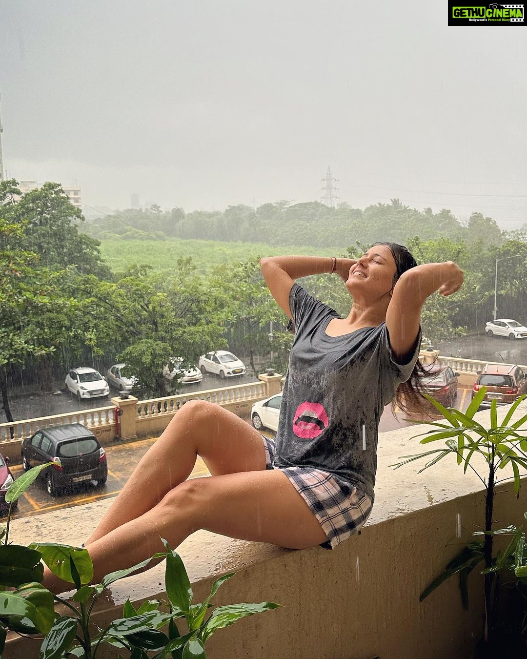 Archana Gupta Instagram - Finally got the chance to drench in the Rain 🌧️ By the way it’s a view from our new Home 🏡 ❤️ . . . . . . . #rain #love #saturday #happiness #photos #randomclick #happymode #nomakeupneeded #nofilter #bereal Mumbai, Maharashtra