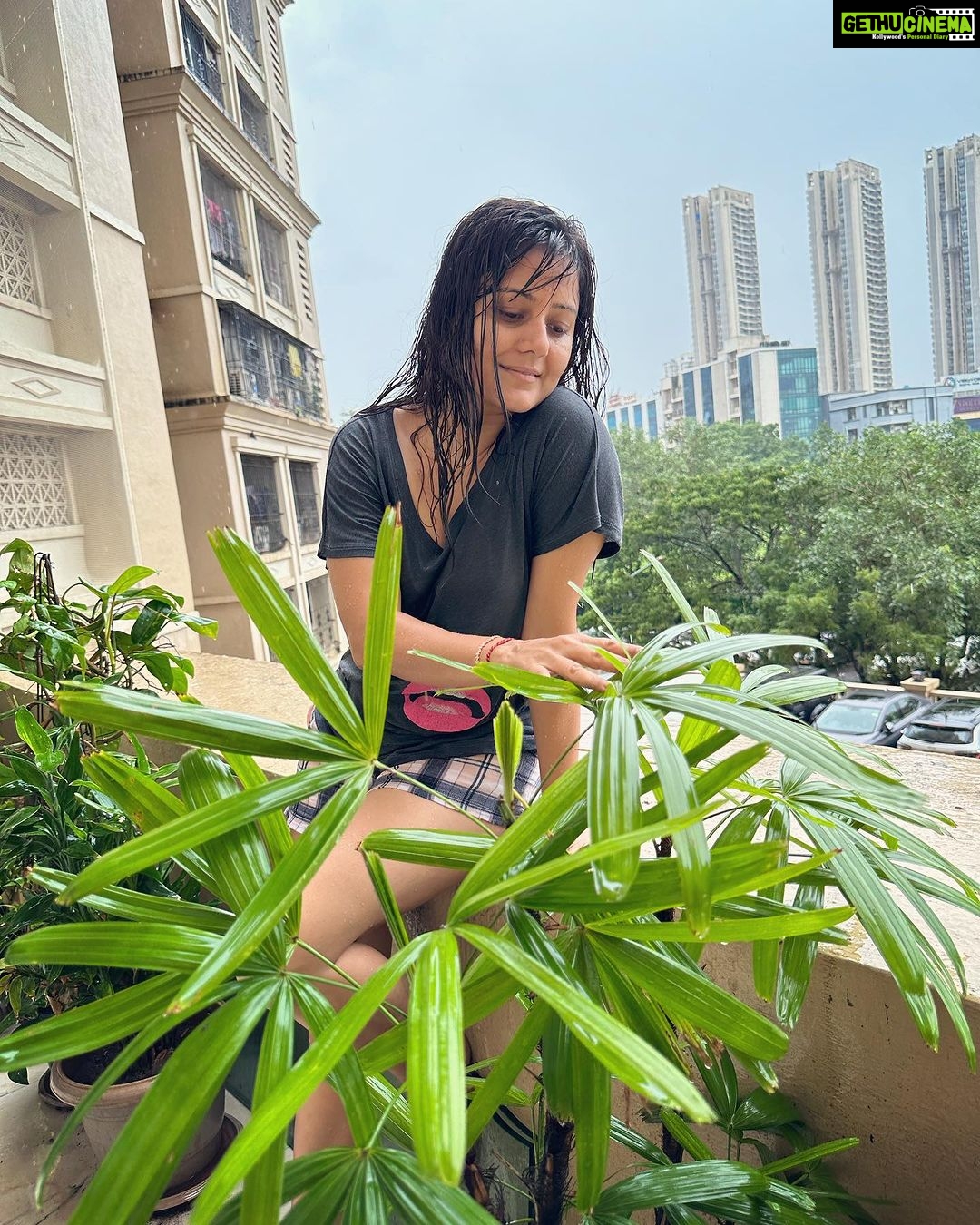 Archana Gupta Instagram - Finally got the chance to drench in the Rain 🌧️ By the way it’s a view from our new Home 🏡 ❤️ . . . . . . . #rain #love #saturday #happiness #photos #randomclick #happymode #nomakeupneeded #nofilter #bereal Mumbai, Maharashtra
