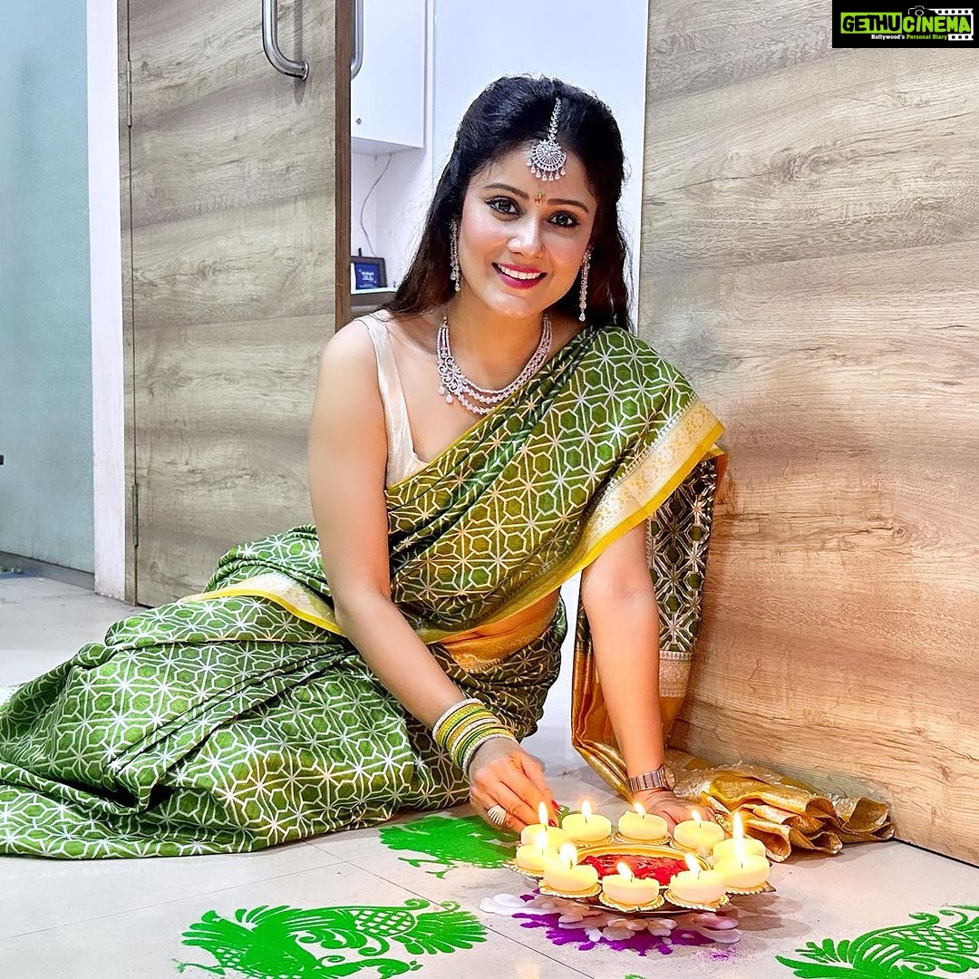 Archana Gupta Instagram - On this Diwali, I pray to Maa Lakshmi and Lord Ganesha to bless you all with wealth, health, and happiness. HAPPY DIWALI ππππͺ
πͺπ. . . . . . . . . . #diwali #happydiwali #festival #celebration #festivaloflights #happiness #love Mumbai, Maharashtra