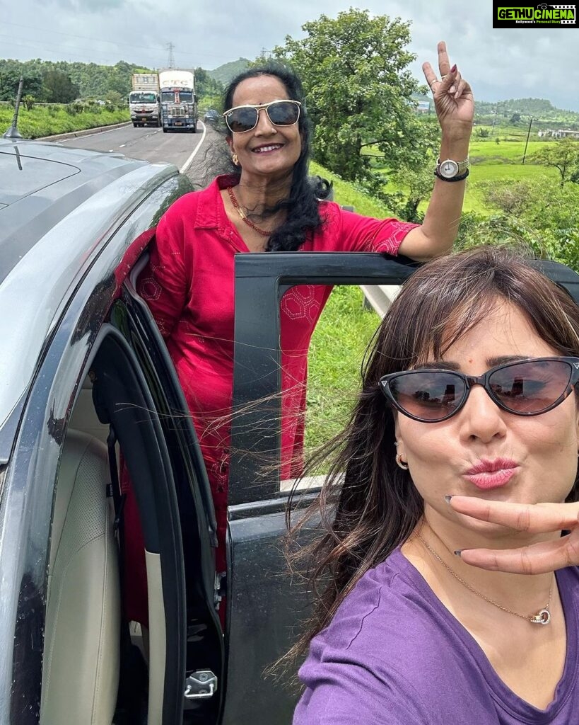 Archana Gupta Instagram - Weekend getaway with my lovelies ❤️ . . . . . . #familygoals #weekendgetaway #longdrive #traveladdict #love #blessedlife #grateful #sundayfunday #exploremore #happiness Mumbai Nasik Express Highway