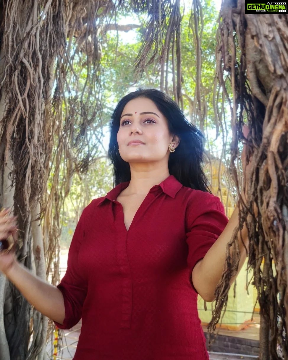 Archana Gupta Instagram - Can you give me one word to complete this sentence? Simple beyond ......... ❤️ . . . . . . . . . #photodump #photos #gallery #archannaguptaa #nomakeup #indianwear #desiswag #indianfashion #simplelife #kurta #mystyle #instadaily Mumbai, Maharashtra