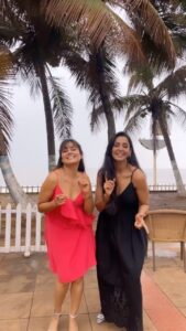 Archana Gupta Instagram - “Where there are sisters, laughter thrives!
Let’s embrace the joy, create unforgettable memories, and make every moment count!”

.
.
.
.
.
.
#sisters #trendingreels #reels #makeba #instareels #dance #fun #explore #yogvandana #archannaguptaa #sisterslove #reelstrending