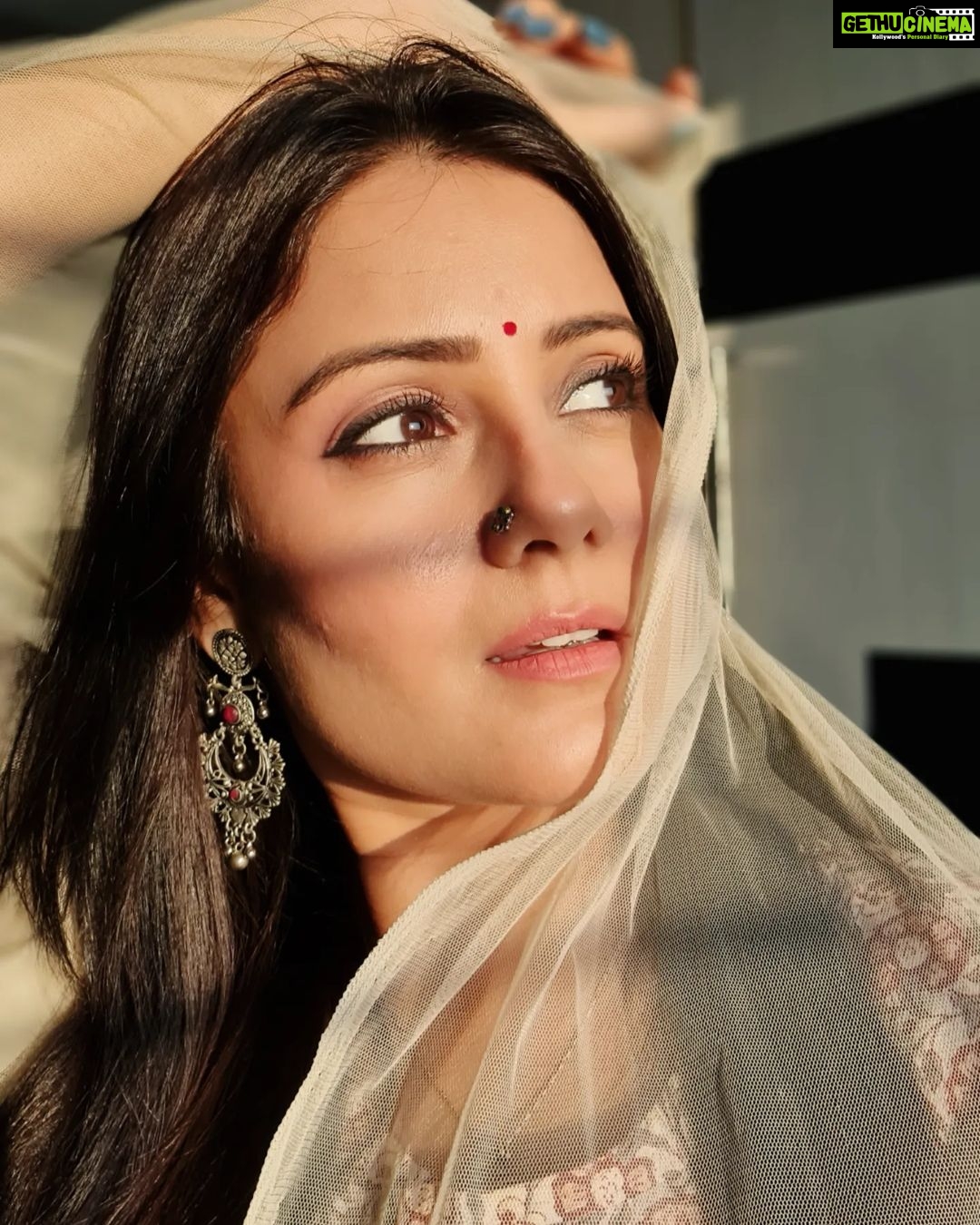 Archana Gupta Instagram - Saadgi ⚘️ . . . . . . . . . . #portrait #potd #sunkissed #photos #nofilter #archannaguptaa #actress #selfportrait #indianbeauty #love #fashionstyle #lookbook #indianfashion #expression #shayrana #poetry #fyp #exploremore #instaphoto #igers Mumbai, Maharashtra