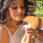 Archana Gupta Instagram - Sab kuch mil jaye zindagi mei Toh tamanna kis ki karoge Kuch Adhuri khwahish to Zindagi jeene ka maza deti hai... . . . . . . . . . . . #shayari #love #reels #fyp #romantic #archannaguptaa #sareelove #ootdindia #indianfashion #valentinesweek #valentines #loveisintheair #desire #feelings #oldschool #status #hairlove #story #lovestory #nofilter #reelsindia #reelsinstagram #reelitfeelit #explore 𝓗𝓮𝓪𝓿𝓮𝓷.